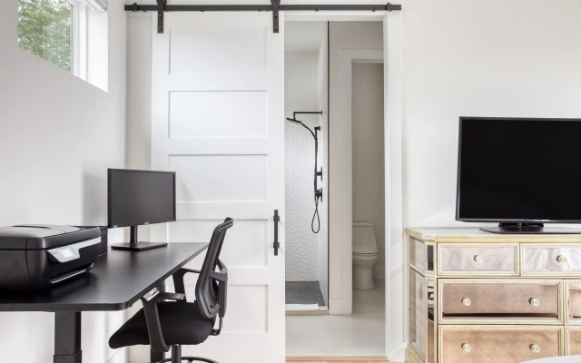 Melody by AvantStay | Peloton included, sleek home, Austin