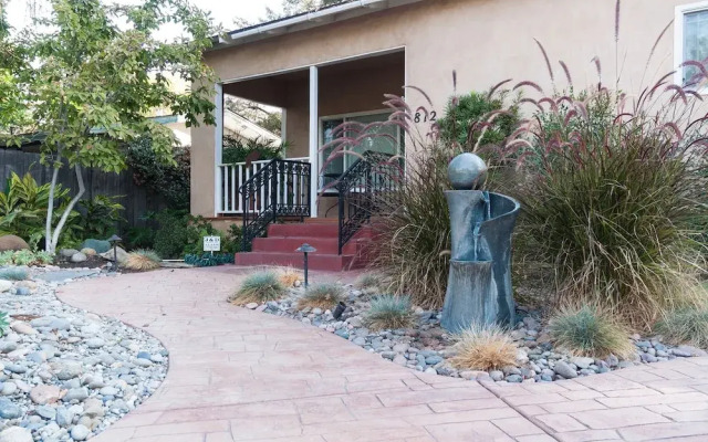 Large Groups Sequoia Park, CA Coast Wineries, Skiing. Enjoy Fire Pit, Hot Tub, Outdoor Kitchen