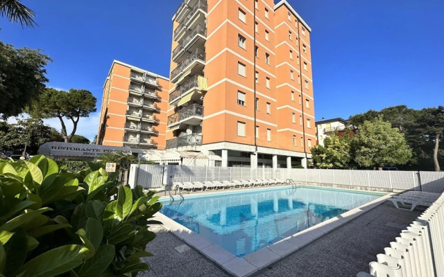 Flat in a Building With a Beautiful Pool - Beahost