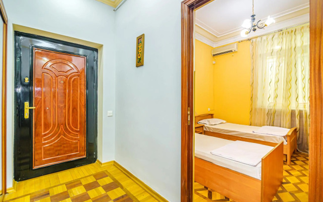 M Estate. Targovu. Nizami Street 4 room. (021).