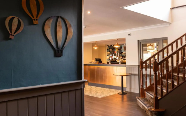 Almondsbury Inn & Lounge