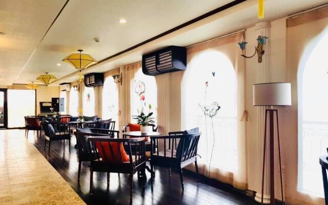 Indochine Cruise Lan Ha Bay