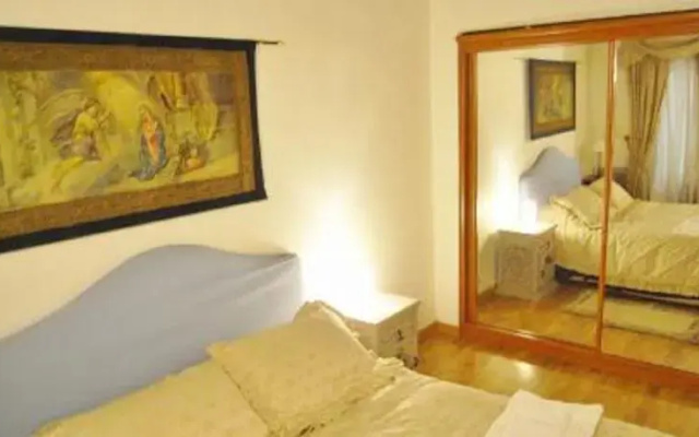One-Bedroom Apartment Downtown