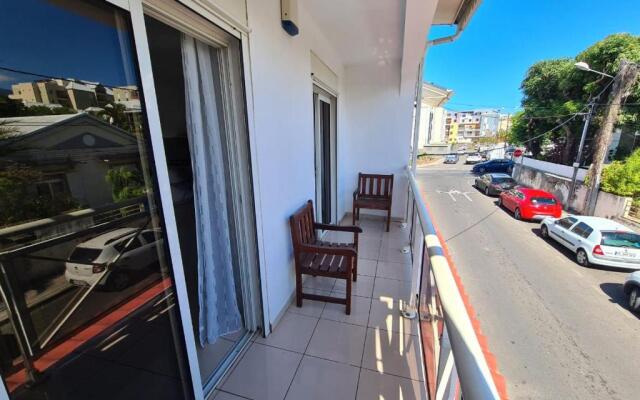 Grand T3 Hypercentre St-Denis: tout à proximité