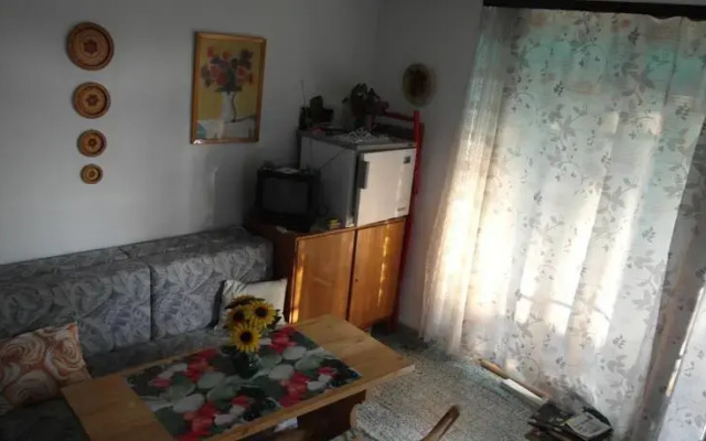 Balatoni nyaraló, Kövestető