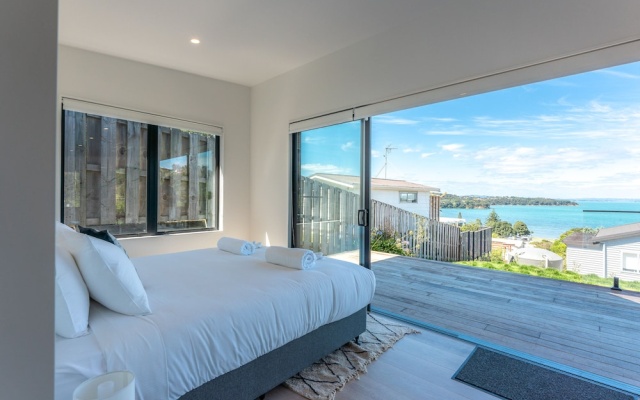 Luna Cottage - Ocean Views on Waiheke – Guest Rooms – Blackpool