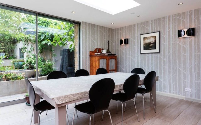Veeve - Clapham Garden