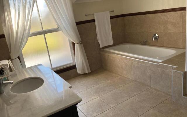 2 Rawdons Country Estate