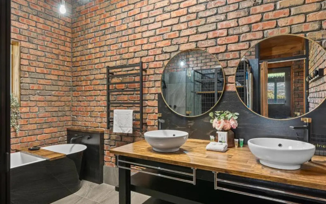 Black Pearl ~ Industrial-Chic in Silver Sands