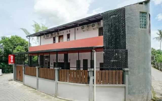 Falisha Homestay Syariah by OYO Rooms