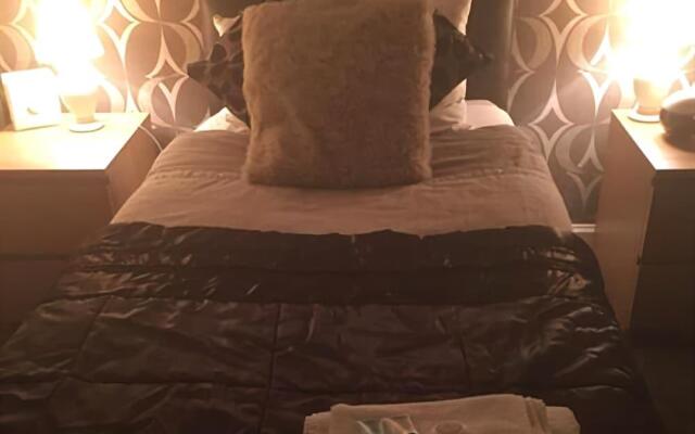 The Hopetoun Arms Hotel