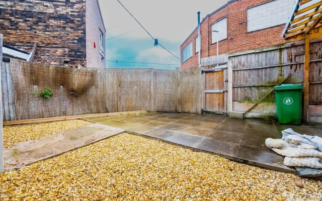 Ensuite4 Woodhouse private bath 2kitchen