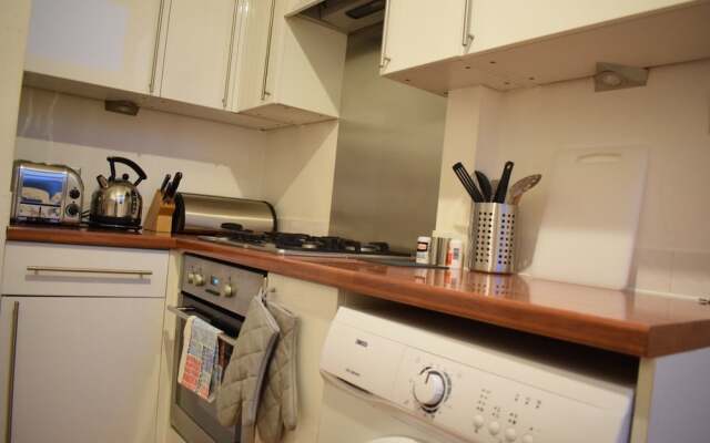 1 Bedroom Shepherds Bush Apartment