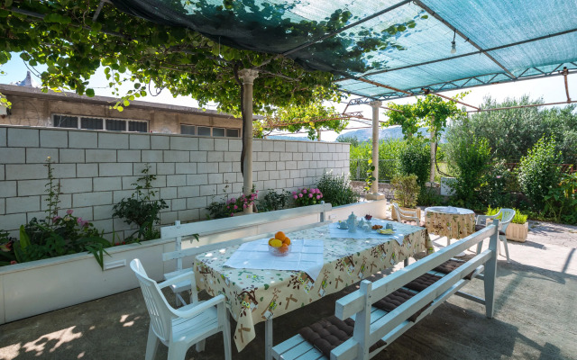 Francesca Guesthouse