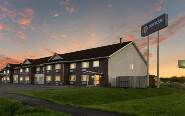 Boarders Inn & Suites by Cobblestone Hotels - Superior Duluth