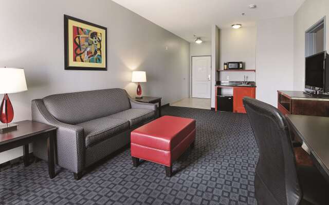 La Quinta Inn & Suites by Wyndham Dallas - Hutchins