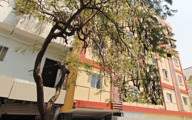 Royal Emirates Banjara by OYO Rooms