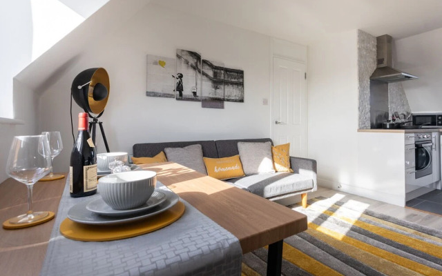 Castle Reach Apartment by Creative Stays