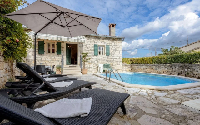 Lovely Stone House With Private Swimming Pool