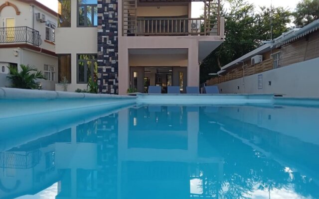 Splendid 4-bedrooms Villa Private Pool Near Beach