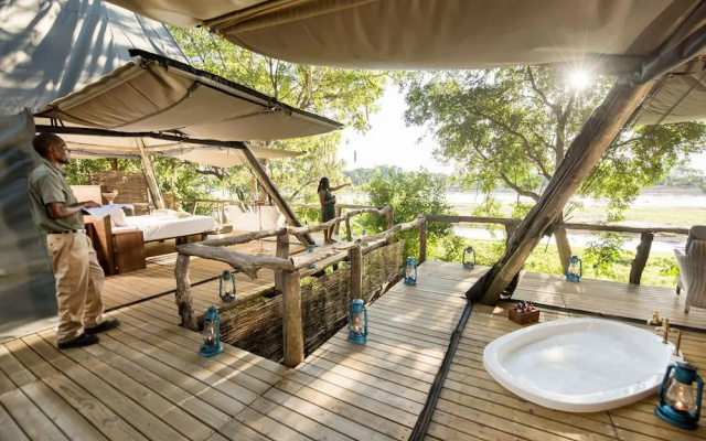 Shawa Luangwa Camp