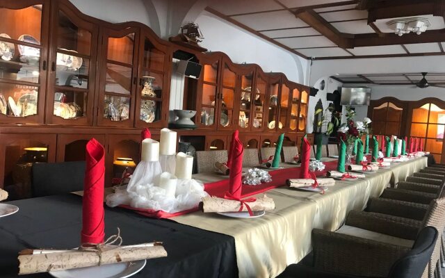 Raintree Boutique Villa & Gallery