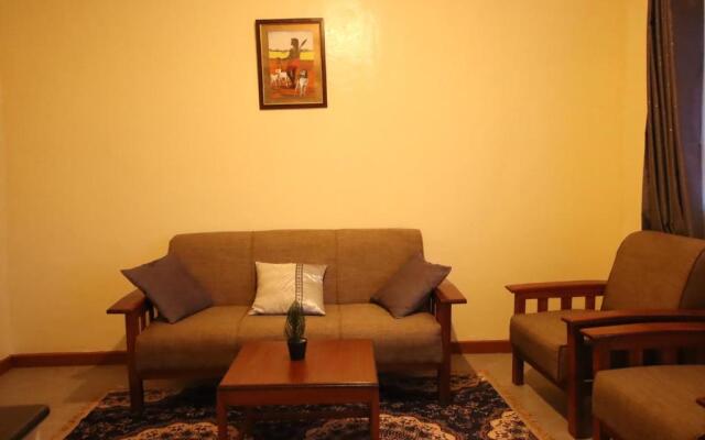 Stay.Plus Ebony Mara House