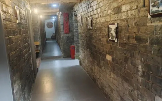 Guju Famous Hotel