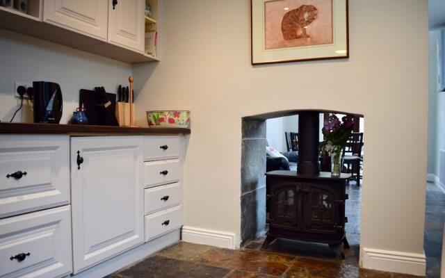 Stylish 4 Bedroom Cottage near Botanical Gardens