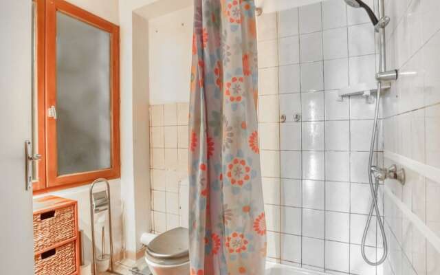 Quiant Holiday Home in Azille With Terrace