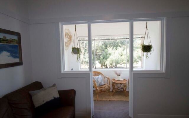 COOGEE GILES (640i)