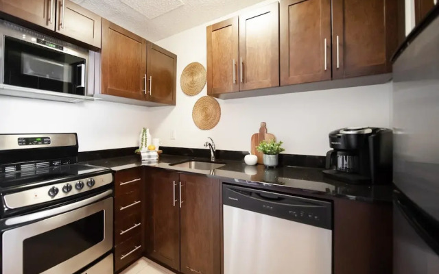 Luxury Downtown One Bedroom Suite