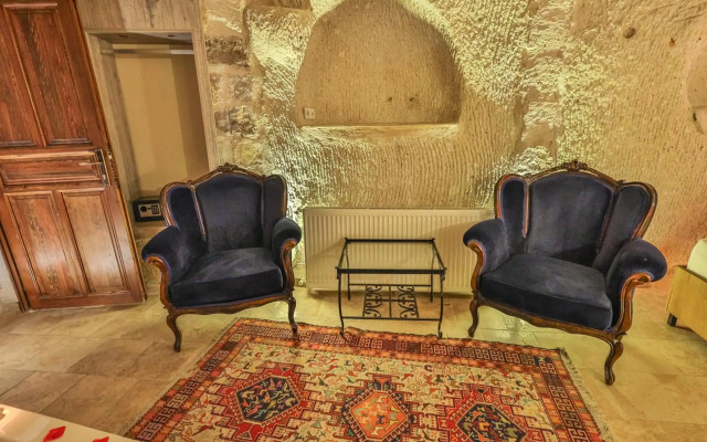 Bedrock Cave Hotel - Adults Only