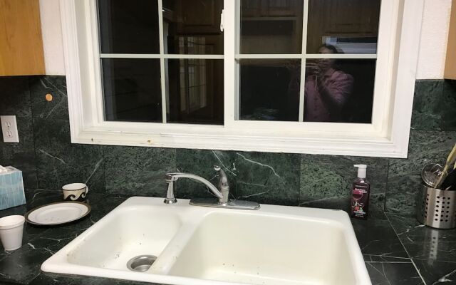 Large Redmond House Close to Downtown