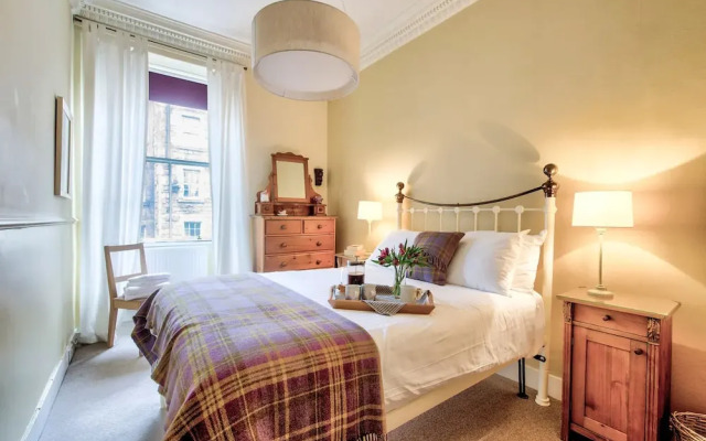 JOIVY 1-Bed Flat In Edinburgh Old Town