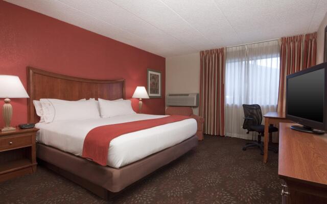 Holiday Inn Express Chicago-Downers Grove, an IHG Hotel