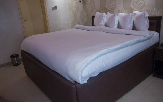 Triple Tee Hotel