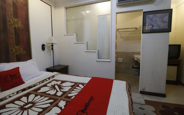 RedDoorz Plus @ Jalan Dharmawangsa