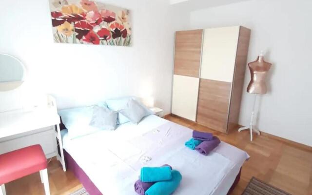 Apartments with a parking space Kastel Luksic, Kastela - 18790