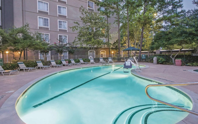 La Quinta Inn & Suites by Wyndham Houston Bush IAH South