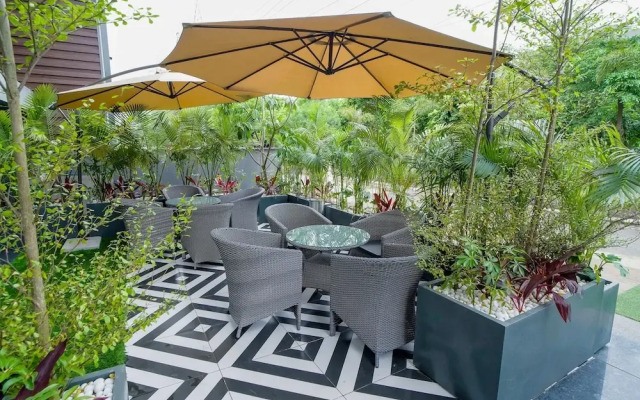 Saltstayz Select - Golf Course Road & Sector 57