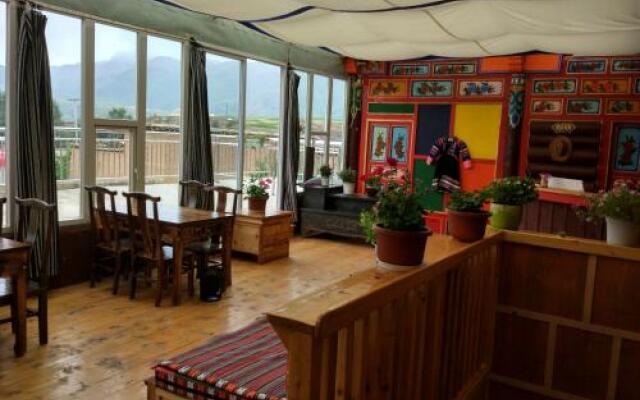 Dzachusama Hostel & Cafe