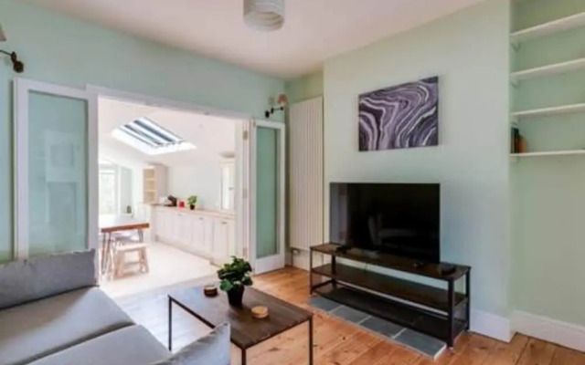 Summertown 4-br Family Home - Bright Spacious