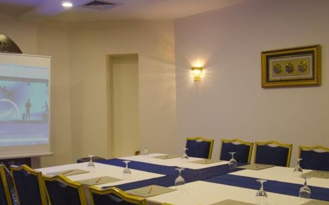 Tilmen Hotel