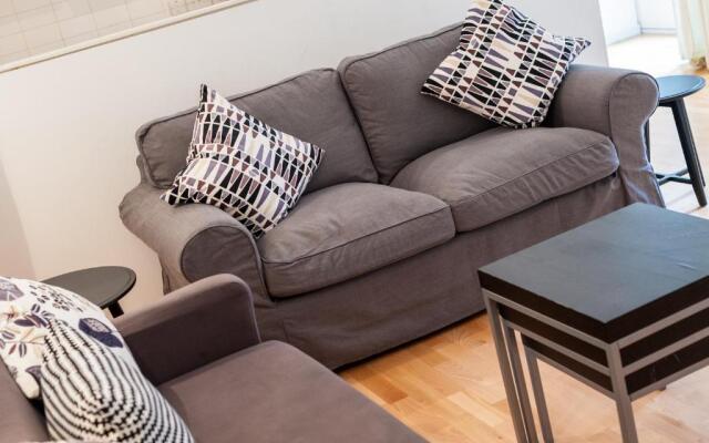 The Edmonstone's Close Residence