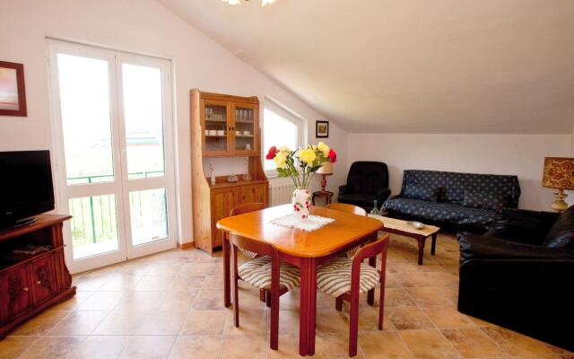 Stunning Cottage in Sesta Godano with Balcony