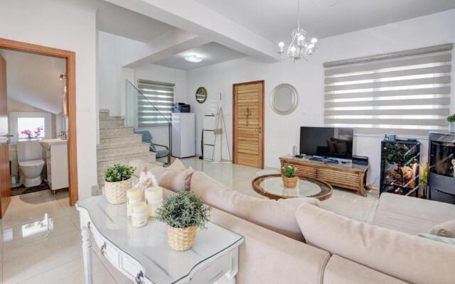 SunnyVillas: 3BR Super Cozy Villa☆Private Pool☆BBQ - Villa Falcon
