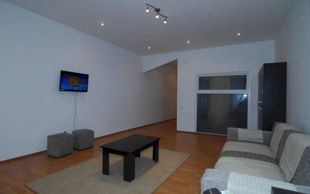Main Square Apartments & More