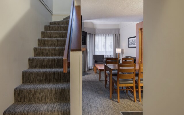 Whistler Village Inn And Suites