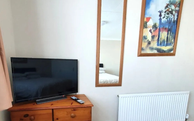 2-bed Flat With Superfast Wi-fi DW Lettings 9WW